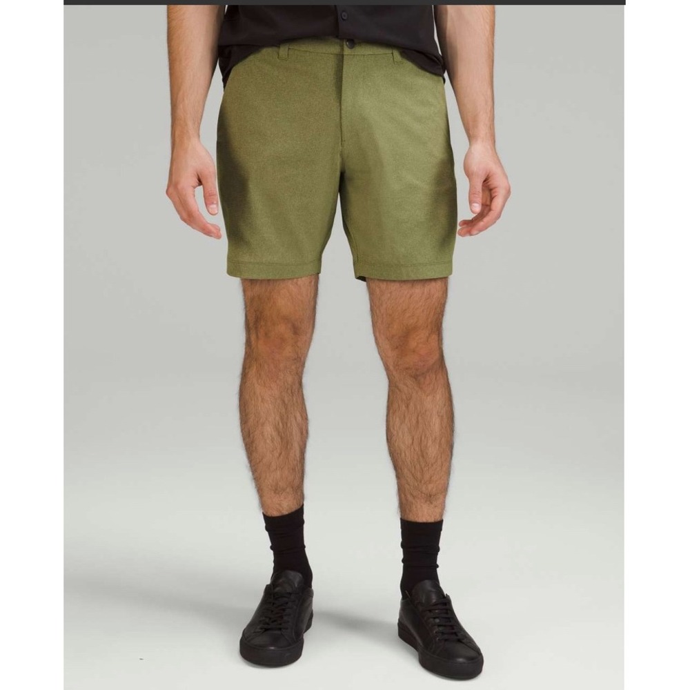 Lululemon Commission Classic-Fit Short 7" *Ventlight Bronze Green‎ Size 30